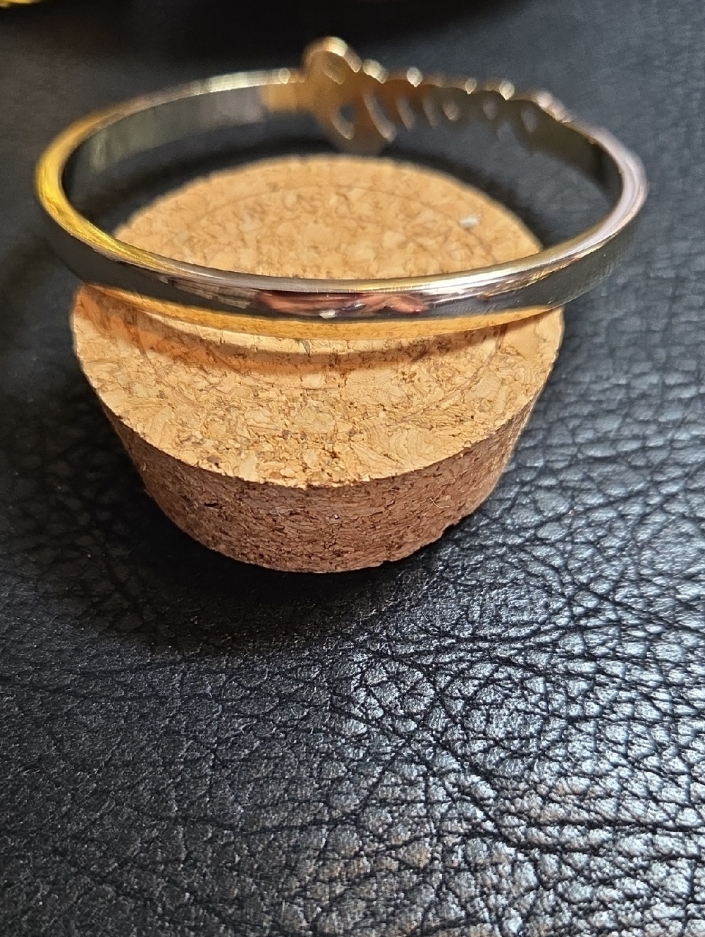 GUESS Gold-tone Script Bbangle Bracelet - Picture 3 of 5